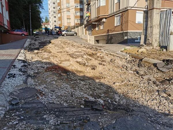 Dezastru pe străzile din Chișinău: Ce a rămas în urma ploilor din week-end Dezastru pe străzile din Chișinău: Ce a rămas în urma ploilor din week-end - Sputnik Moldova