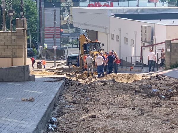 Dezastru pe străzile din Chișinău: Ce a rămas în urma ploilor din week-end Dezastru pe străzile din Chișinău: Ce a rămas în urma ploilor din week-end - Sputnik Moldova