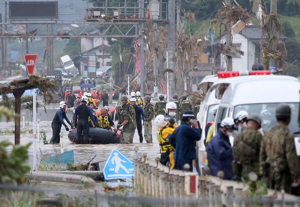 Эвакуация жителей в  японской префектуре Кумамото - Sputnik Moldova-România