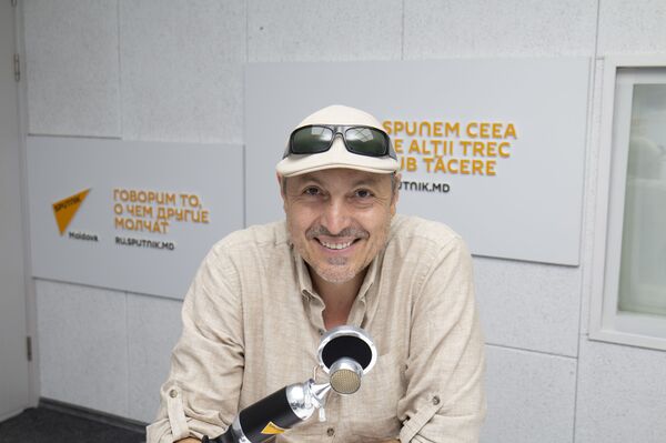Молдавский актер рассказал, как ему удалось покорить российскую публику Молдавский актер рассказал, как ему удалось покорить российскую публику - Sputnik Молдова