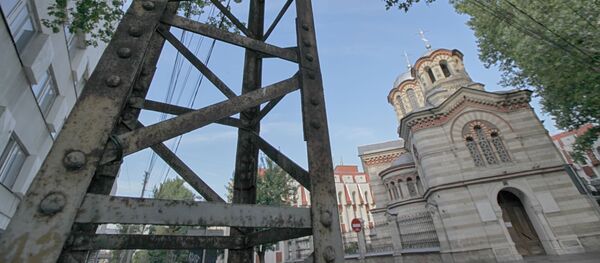 Старинный чугунный столб в центре Кишинева Старинный чугунный столб в центре Кишинева - Sputnik Молдова