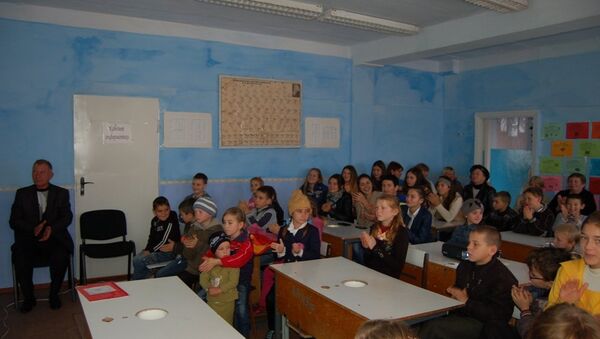 Учащиеся гимназии в селе Новотроицкое - Sputnik Молдова
