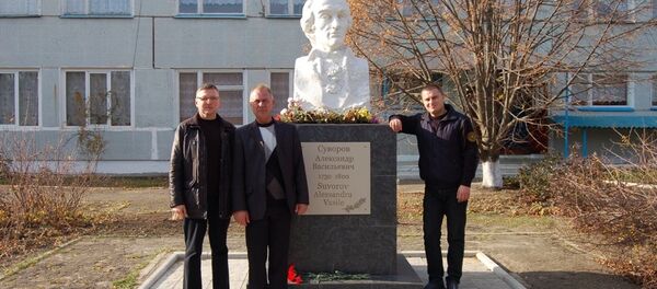 Памятник Суворову в селе Новотроицкое - Sputnik Молдова