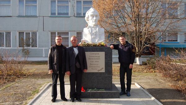 Памятник Суворову в селе Новотроицкое - Sputnik Молдова