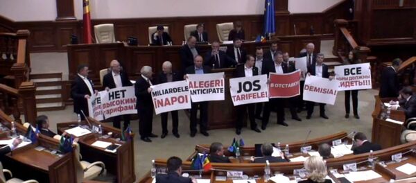 Deputaţii socialişti protestează în Parlamentul Republicii Moldova Deputaţii socialişti protestează în Parlamentul Republicii Moldova - Sputnik Молдова