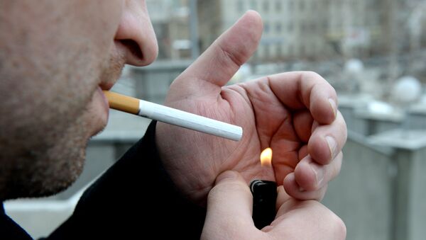 Курение в общественных местах Fumatul în locuri publice - Sputnik Молдова