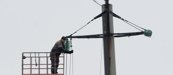 Ремонт линий электропередачи (Архивное фото) Ремонт линий электропередачи (Архивное фото) - Sputnik Молдова