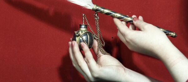 Серебряная чернильница с перницей с черневым орнаментом работы мастера Ивана Петрова - Sputnik Молдова