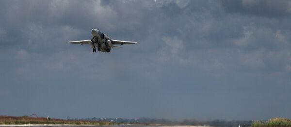 бомбардировщик Су-24 - Sputnik Moldova