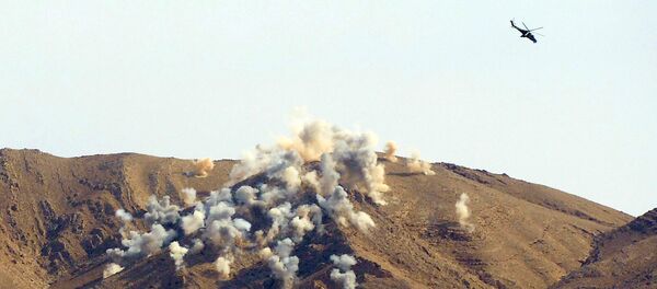 Russian helicopters Mi-24p airstrike the terrorists' positions 20 km outside Palmyra - Sputnik Moldova