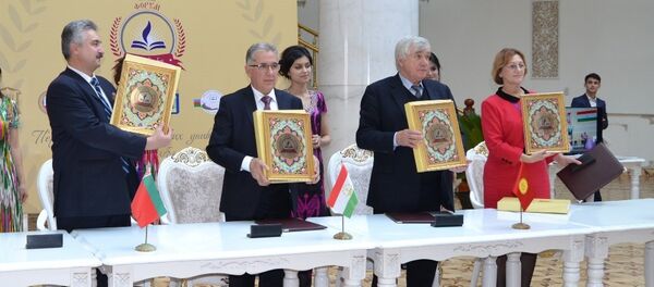 Меморандум о создании Ассоциации славянских вузов подписан в Душанбе - Sputnik Молдова