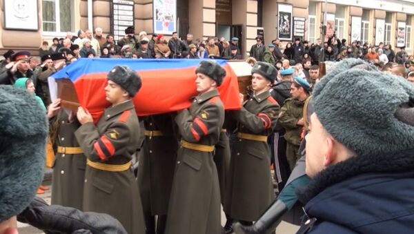 Спутник_Погибшего в Сирии морпеха похоронили в Новочеркасске с воинскими почестями - Sputnik Молдова