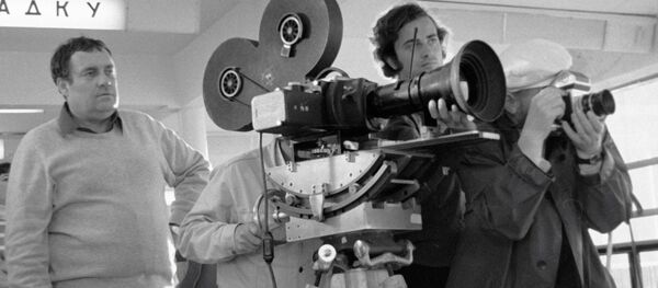 Эльдар Рязанов на съемках Эльдар Рязанов на съемках - Sputnik Молдова