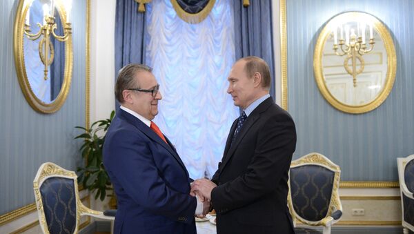 Президент РФ Владимир Путин поздравил в Кремле с юбилеем Геннадия Хазанова. - Sputnik Молдова