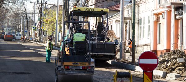 Новая техника в деле - площадь нового асфальтового покрытия увеличивается. - Sputnik Молдова