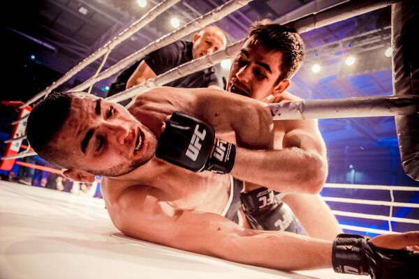 Lupta continuă și în afara ringului. În ring: Alexei Chirhan și Mihail Negară. - Sputnik Moldova