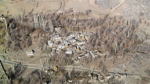 Вид с борта самолета на приграничный афганский кишлак в горах Памира - Sputnik Молдова