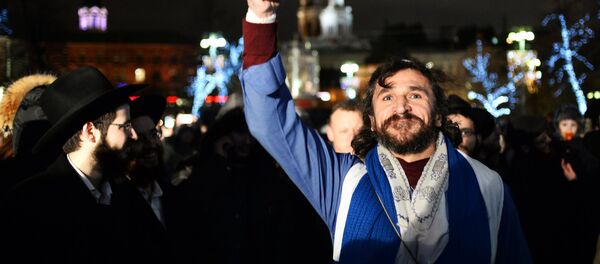 На церемонии зажжения ханукальной свечи.Архивное фото. На церемонии зажжения ханукальной свечи.Архивное фото. - Sputnik Молдова