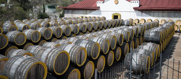 Винодельческий завод Массандра в Крыму Винодельческий завод Массандра в Крыму - Sputnik Moldova