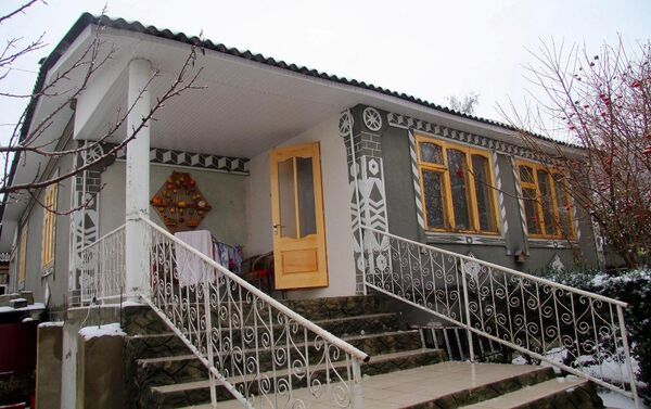 Так выглядит снаружи Дом меда в селе Рэчула Каларашского района. - Sputnik Молдова