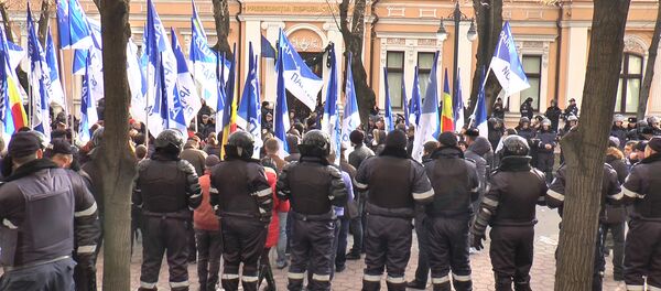 Сторонники и представители Нашей партии проводят у здания президентской администрации пикет - Sputnik Молдова
