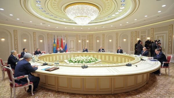 Рабочий визит В.Путина в Белоруссию для участия в заседании ВЕЭС - Sputnik Молдова