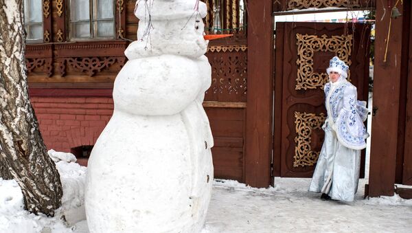 Снегурочка и Снеговик - Sputnik Молдова