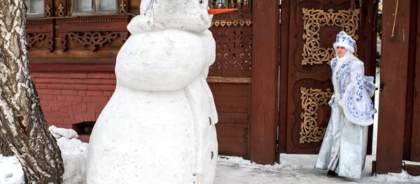 Снегурочка и Снеговик - Sputnik Moldova