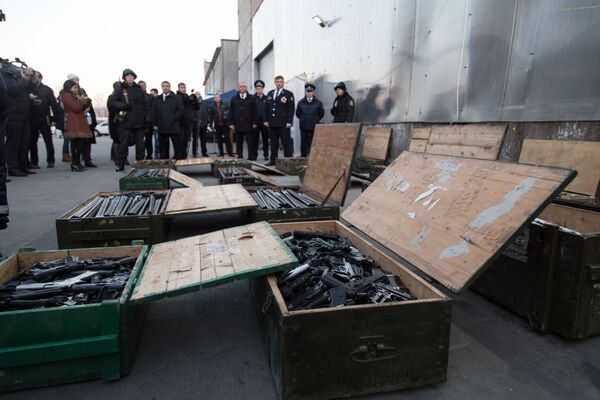 Более десятка ящиков с огнестрельным оружием доставлены на завод по переплавке металла - Sputnik Молдова