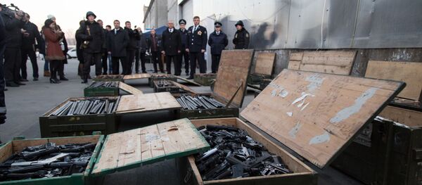 переплавка оружия topirea armamentului - Sputnik Moldova