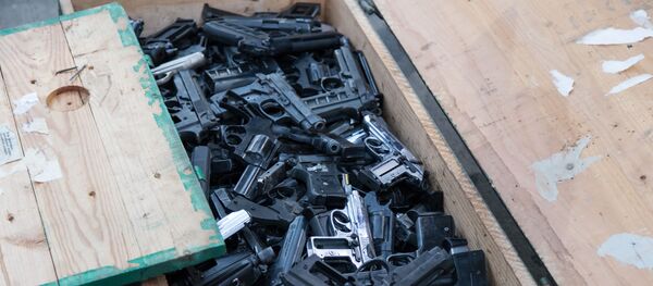 переплавка оружия topirea armamentului - Sputnik Moldova-România