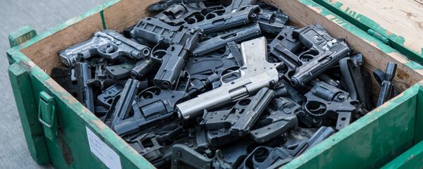 переплавка оружия topirea armamentului - Sputnik Moldova