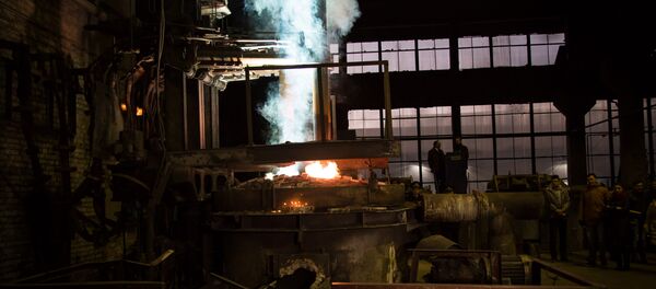 Процесс переплавки нелегально хранимого и технически неисправного огнестрельного оружия - Sputnik Молдова