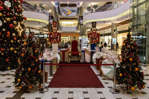 елка игрушки новый год brad jucarii revelion елка игрушки новый год brad jucarii revelion - Sputnik Молдова