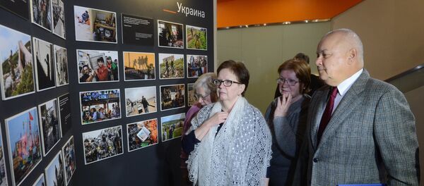 Открытие экспозиции фотографий А.Стенина - Sputnik Moldova