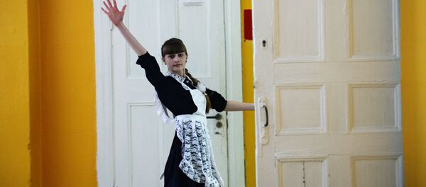 Выпускница школы поселка Калиново Свердловской области - Sputnik Молдова