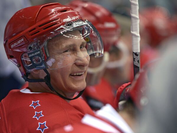 Президент РФ Владимир Путин принял участие в гала-матче турнира Ночной хоккейной лиги - Sputnik Молдова