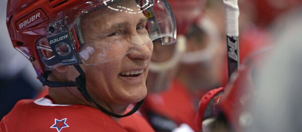 Президент РФ Владимир Путин принял участие в гала-матче турнира Ночной хоккейной лиги - Sputnik Молдова