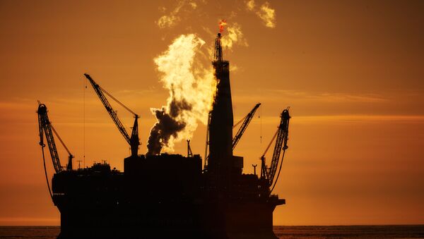 Морская нефтедобывающая платформа Приразломная - Sputnik Moldova