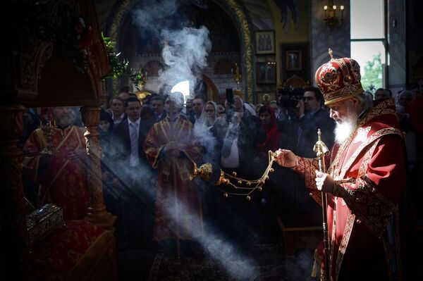 Патриарх Московский и всея Руси Кирилл проводит праздничное богослужение в день памяти великомученика Георгия Победоносца - Sputnik Молдова
