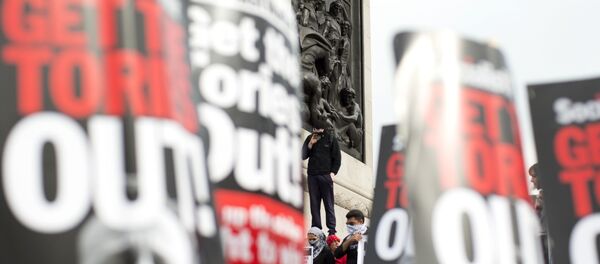 Участники протестной акции на Трафальгарской площади в Лондоне - Sputnik Молдова