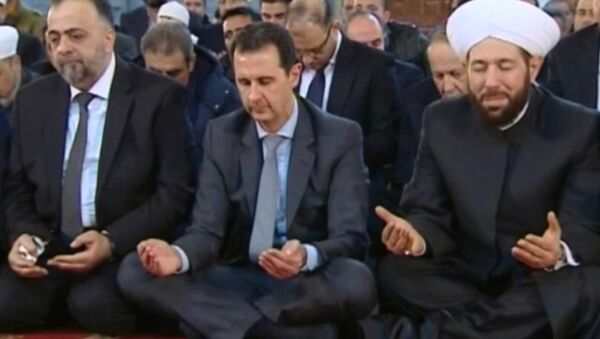 Спутник_Башар Асад помолился с жителями Дамаска в день рождения пророка Мухаммеда - Sputnik Moldova