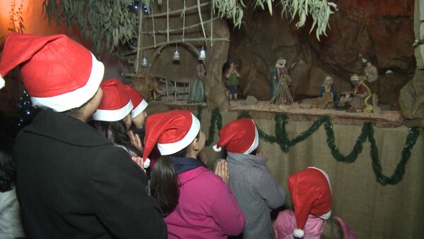 СПУТНИК_Молитва у вертепа и фото с Сантой – сирийские христиане отметили Рождество - Sputnik Moldova