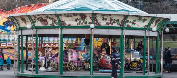 În parcul de distracţii au venit primii vizitatori - Sputnik Moldova