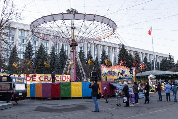 Același carusel apare din an în an la Chișinău, rătăcind prin toate sectoarele orașului - Sputnik Moldova