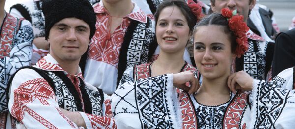 Выступление самодеятельного ансамбля народного танца на празднике Золотая осень в Кишиневе - Sputnik Молдова