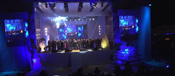 В Оргееве в канун Нового года состоялся концерт и праздничный салют В Оргееве в канун Нового года состоялся концерт и праздничный салют - Sputnik Молдова