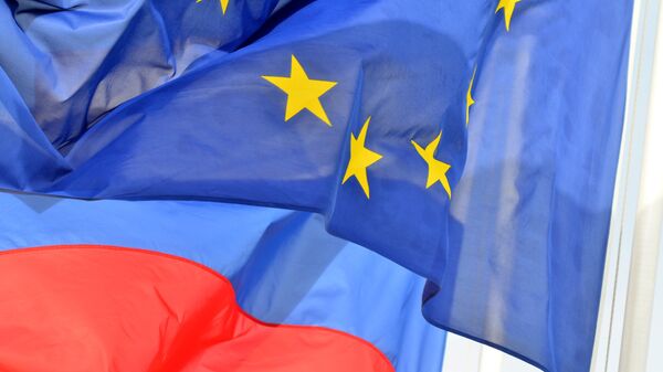 Drapelele Federației Ruse și Uniunii Europene - Sputnik Moldova