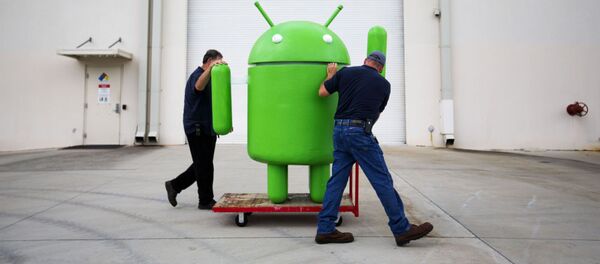 Рабочие перемещают Google Bot - Sputnik Молдова