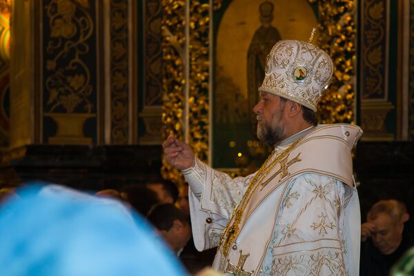 Митрополит призвал всех  верующих и священнослужителей в эти дни особо помогать тем людям, которые нуждаются в помощи, чтобы и они почувствовали сладость  праздника Рождества. - Sputnik Молдова